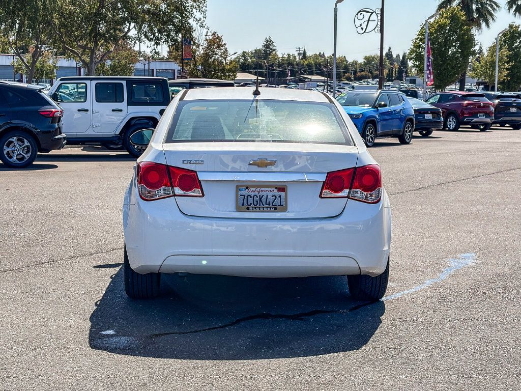 Used 2014 Chevrolet Cruze LS FWD image 3