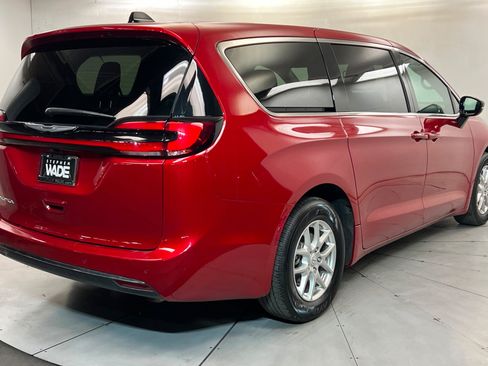 Certified 2026 Chrysler Pacifica Select FWD image 5