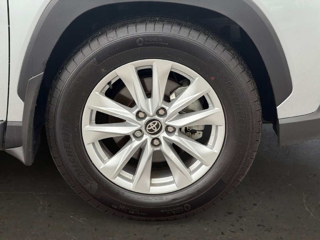 Used 2026 Toyota Corolla Cross LE AWD/4WD image 10