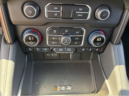 Used 2023 Chevrolet Suburban High Country w/ Advanced Technology Package AWD/4WD image 28