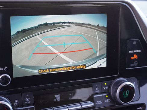 Used 2023 Toyota Highlander XLE image 13