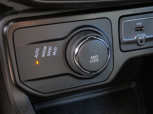 Used 2020 Jeep Renegade Limited w/ Trailer Tow Group AWD/4WD image 32