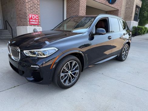 Used 2019 BMW X5 xDrive50i w/ M Sport Package AWD/4WD image 3