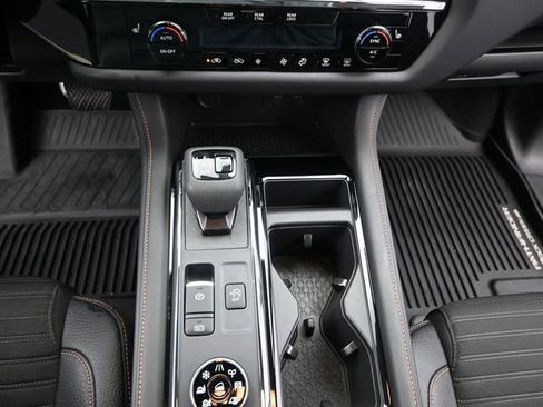 Used 2025 Nissan Pathfinder Rock Creek image 8