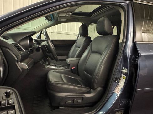 Used 2017 Subaru Outback 2.5i Limited w/ Popular Package #5 AWD/4WD image 4