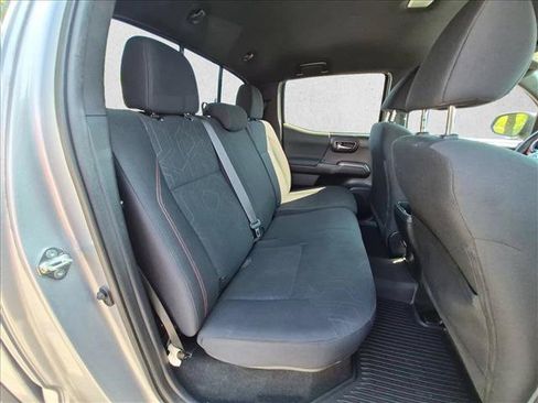 Used 2018 Toyota Tacoma TRD Off-Road AWD/4WD image 19