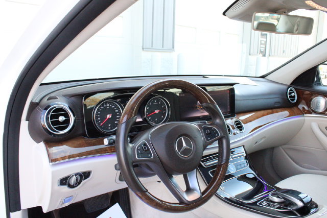 Used 2018 Mercedes-Benz E 300 image 2