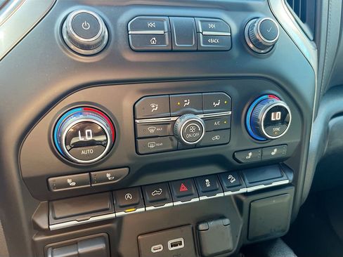 Used 2021 Chevrolet Silverado 1500 LT Trail Boss w/ Bed Protection Package image 15