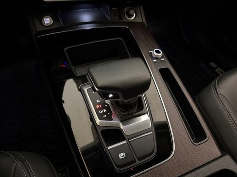 Used 2023 Audi Q5 2.0T Premium w/ Convenience Package image 16