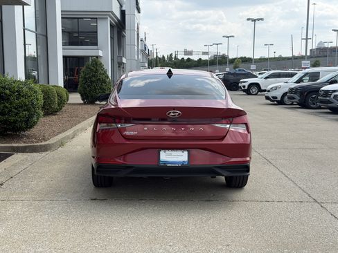 Certified 2022 Hyundai Elantra SEL FWD image 7