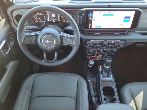 New 2025 Jeep Gladiator Mojave image 25