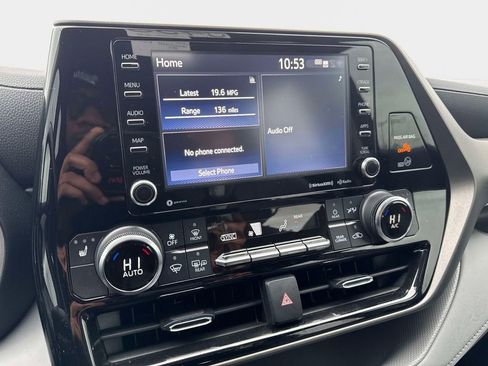 Used 2022 Toyota Highlander XLE image 22