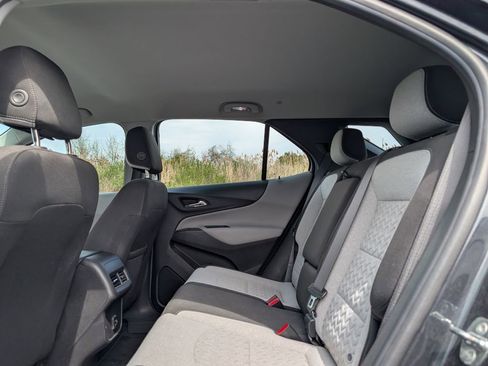 Used 2022 Chevrolet Equinox LS AWD/4WD image 13