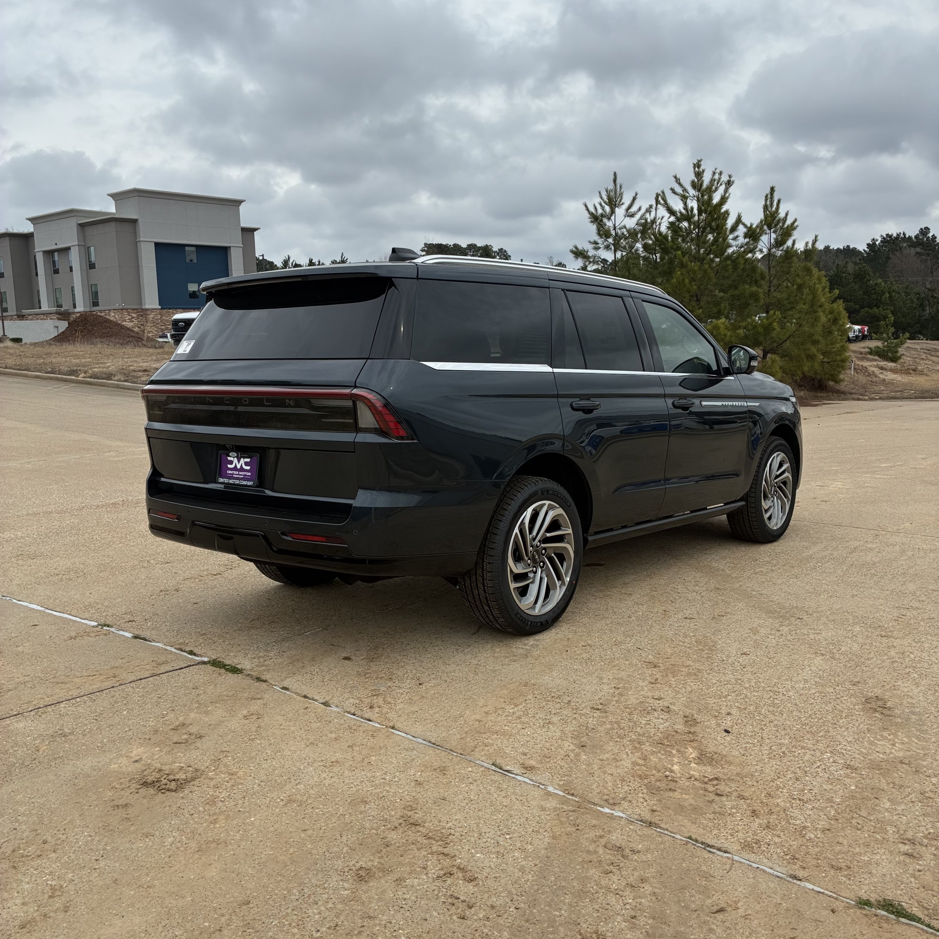 New 2025 Lincoln Navigator Reserve AWD/4WD image 5