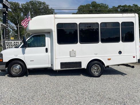 Used 2015 Chevrolet Express 3500 w/ Shuttle Bus Package RWD image 4