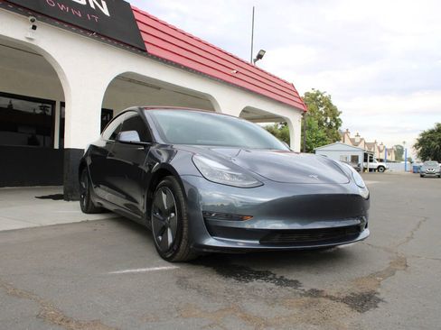 Used 2023 Tesla Model 3 Standard Range image 5