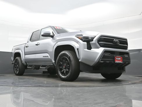 Used 2025 Toyota Tacoma SR5 AWD/4WD image 26
