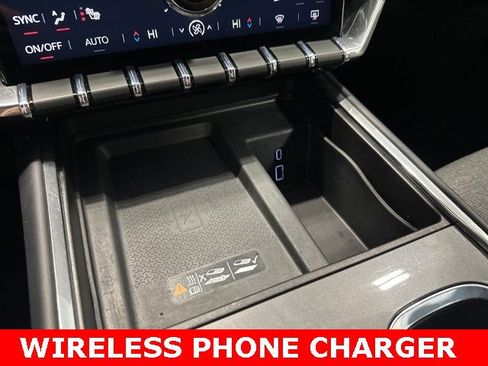 Used 2025 GMC Acadia Elevation image 30