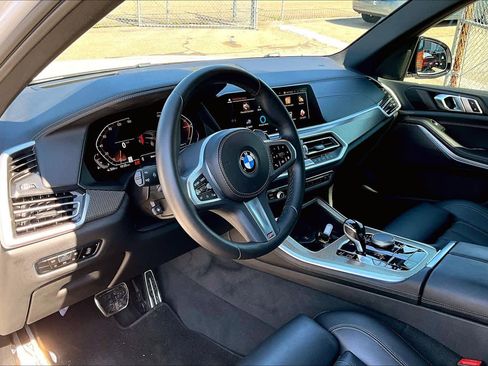 Used 2022 BMW X5 xDrive40i w/ M Sport Package AWD/4WD image 18