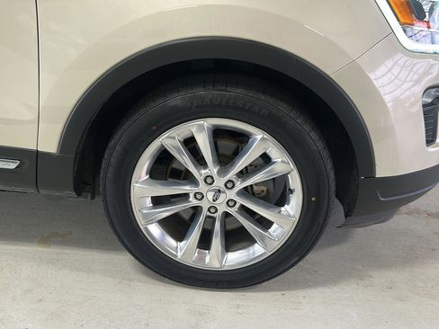 Used 2018 Ford Explorer XLT w/ Equipment Group 202A FWD image 31