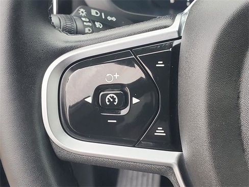 Certified 2025 Volvo XC60 B5 Plus image 19