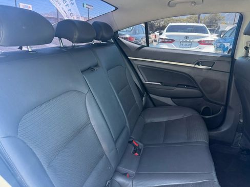 Used 2017 Hyundai Elantra Limited FWD image 20