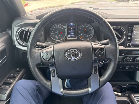 Used 2021 Toyota Tacoma TRD Sport w/ Technology Package image 10