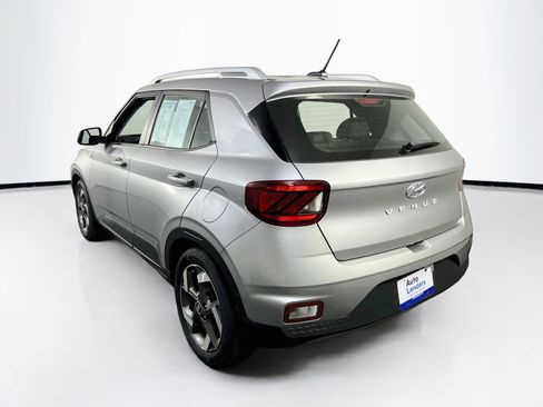 Used 2023 Hyundai Venue SEL FWD image 7