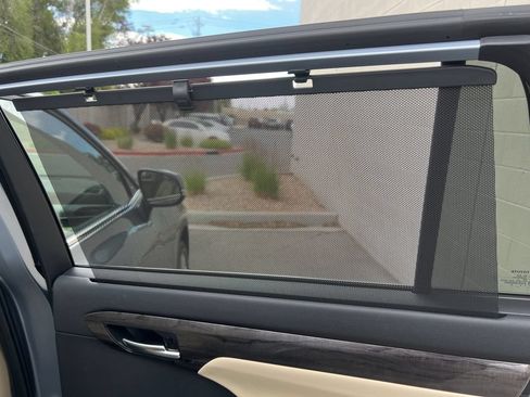 Used 2024 Toyota Highlander Platinum AWD/4WD image 27