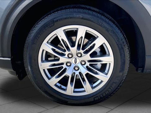 Certified 2025 Ford Explorer Platinum RWD image 11