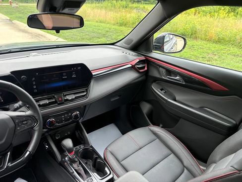 Used 2025 Chevrolet TrailBlazer RS w/ Driver Confidence Package FWD image 41
