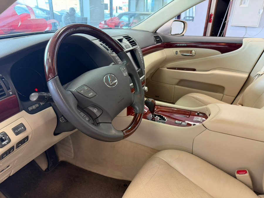 Used 2011 Lexus LS 460 w/ Comfort Pkg RWD image 25