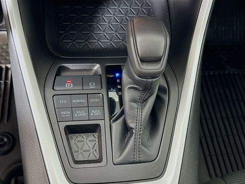 Certified 2023 Toyota RAV4 LE image 17