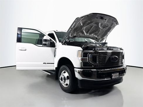 Used 2022 Ford F350 Lariat image 31
