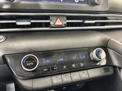 Used 2023 Hyundai Elantra SEL FWD image 16