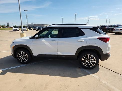 New 2025 Chevrolet TrailBlazer LT w/ Convenience Package image 2