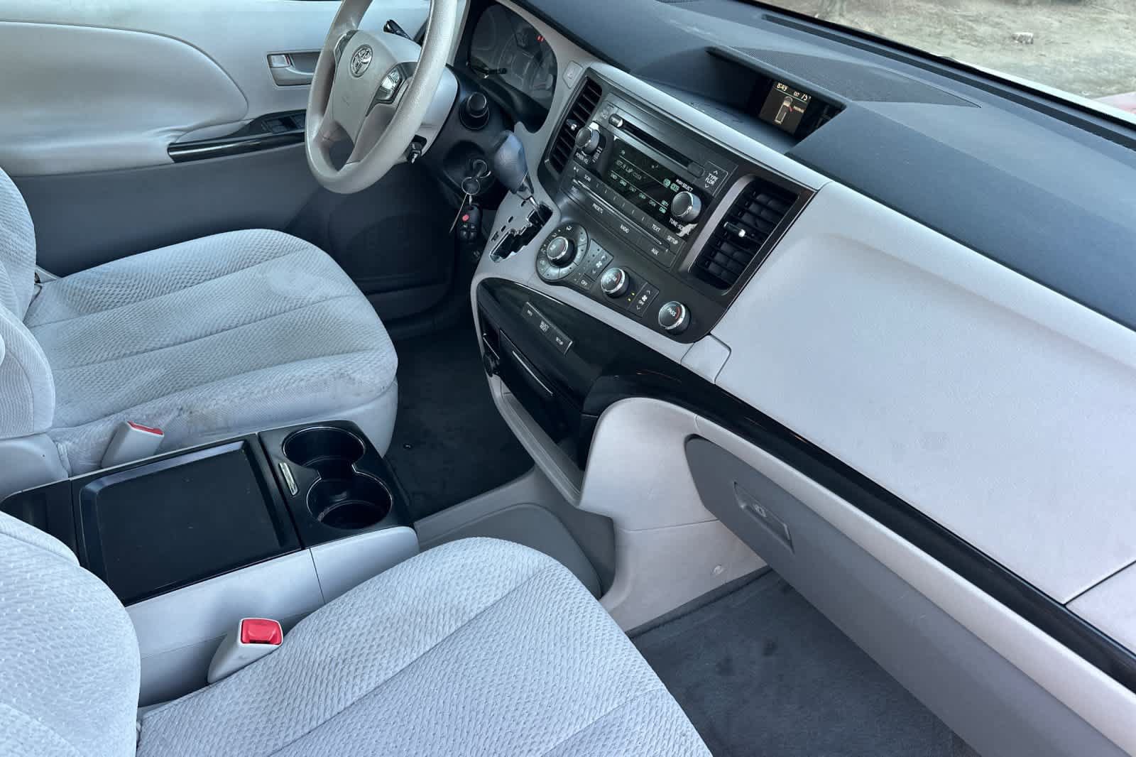 Used 2011 Toyota Sienna LE FWD image 18