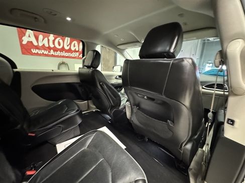 Used 2019 Chrysler Pacifica Limited FWD image 14