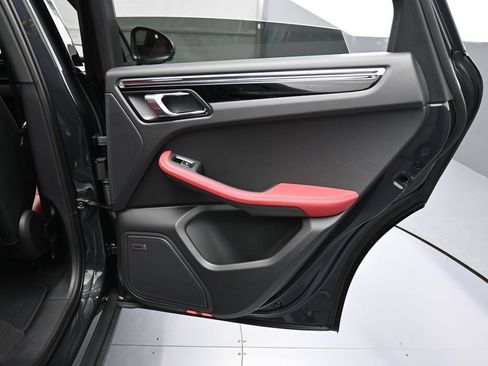 Certified 2026 Porsche Macan AWD/4WD image 26