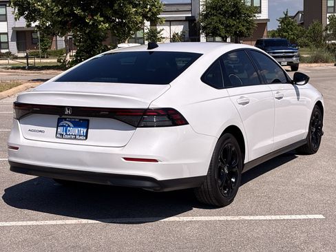 Certified 2025 Honda Accord SE image 6