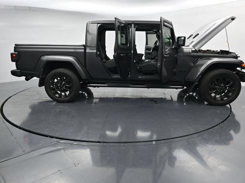 Used 2025 Jeep Gladiator Sport AWD/4WD image 27