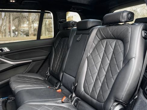 Used 2023 BMW X7 xDrive40i w/ M Sport Package image 18