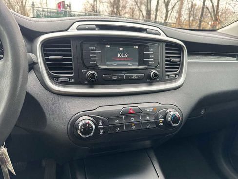 Used 2017 Kia Sorento LX image 26