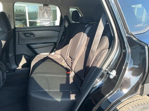 Used 2024 Nissan Rogue S AWD/4WD image 18