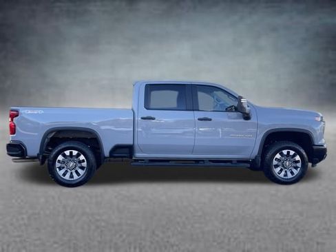 Used 2024 Chevrolet Silverado 2500 Custom w/ Custom Value Package image 4