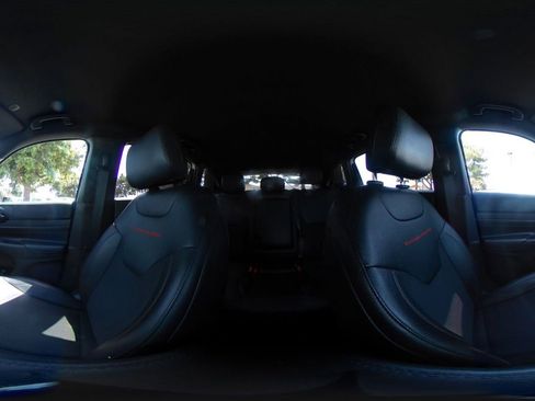 Used 2025 Jeep Compass Trailhawk image 38