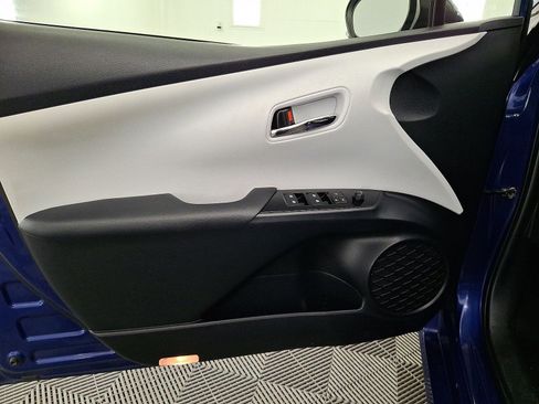 Used 2017 Toyota Prius Two w/ Carpet Mat Package FWD image 2