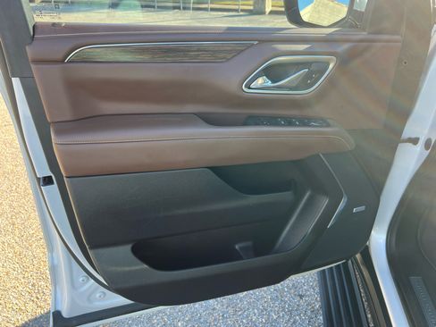 Used 2021 Chevrolet Suburban High Country w/ Premium Package image 23