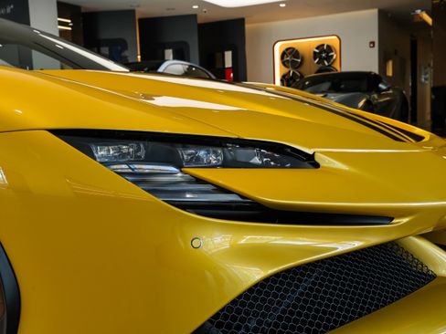 Used 2024 Ferrari SF90 Spider image 43