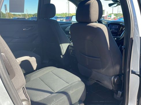 Used 2023 Chevrolet Traverse LT image 13
